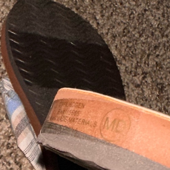 Adorable White and Tan Sandals with Thong Style Comfort Cloth Stripped Medium - Picture 6 of 9